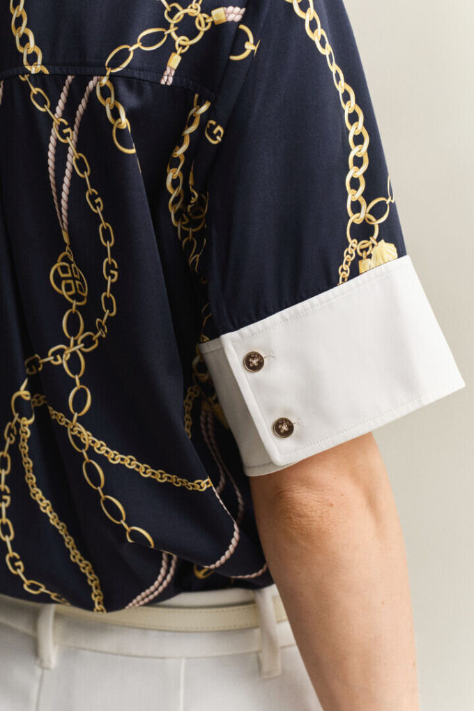 Blusa em contraste