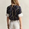 Blusa em contraste