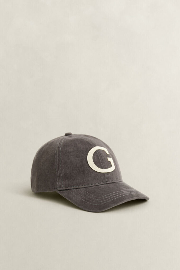 Boné com emblema G