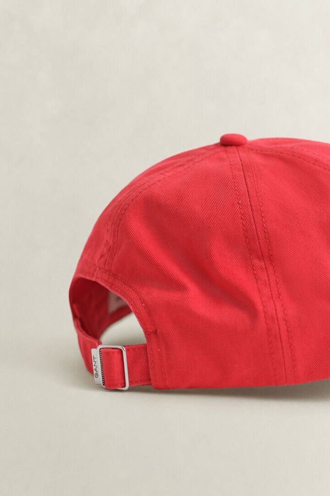 Boné em sarja de algodão com escudo