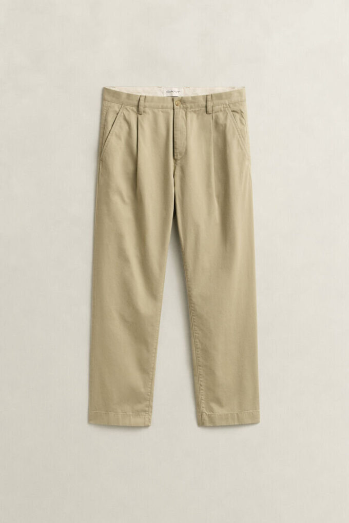 Calças chino de sarja de algodão com corte regular