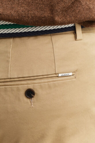Calças chino elegantes de corte justo