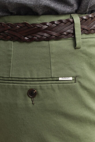 Calças chino elegantes de corte justo