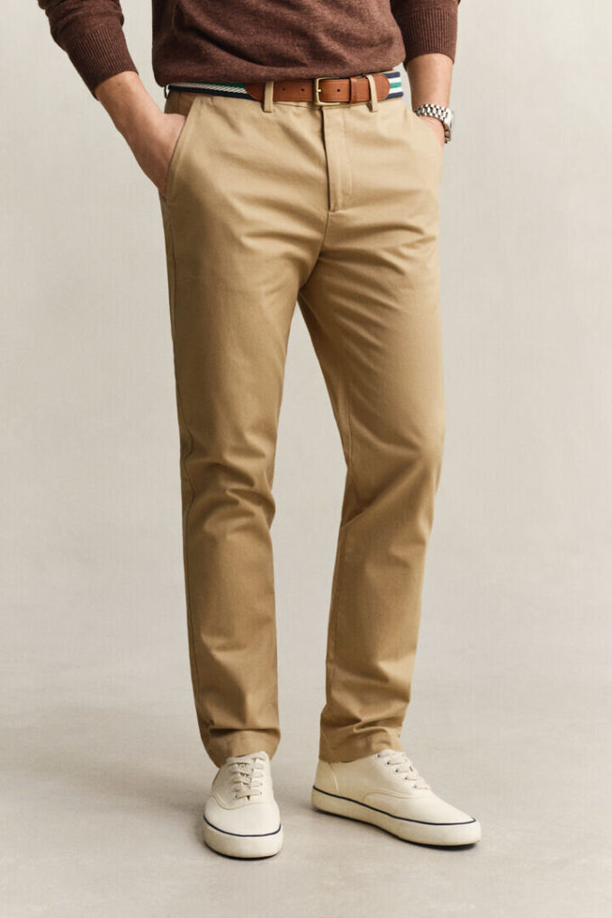 Calças chino elegantes de corte justo