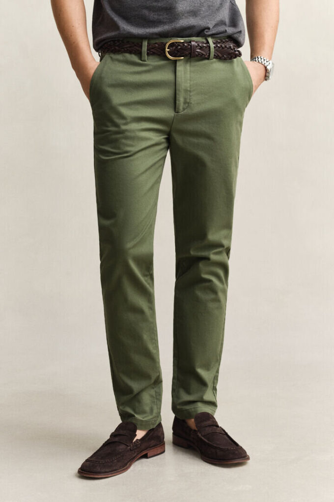 Calças chino elegantes de corte justo