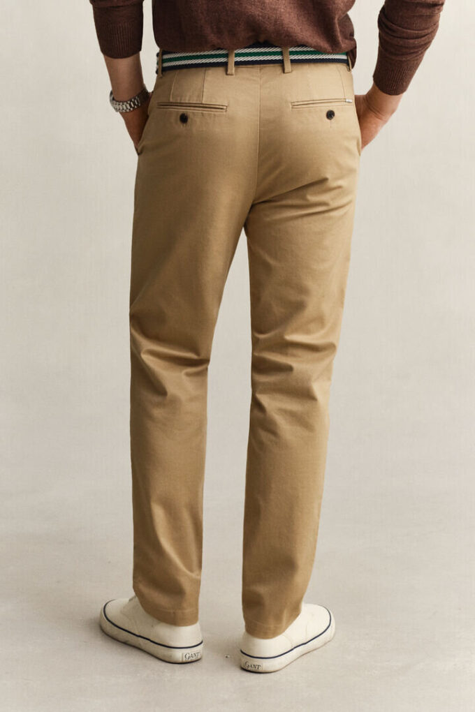 Calças chino elegantes de corte justo