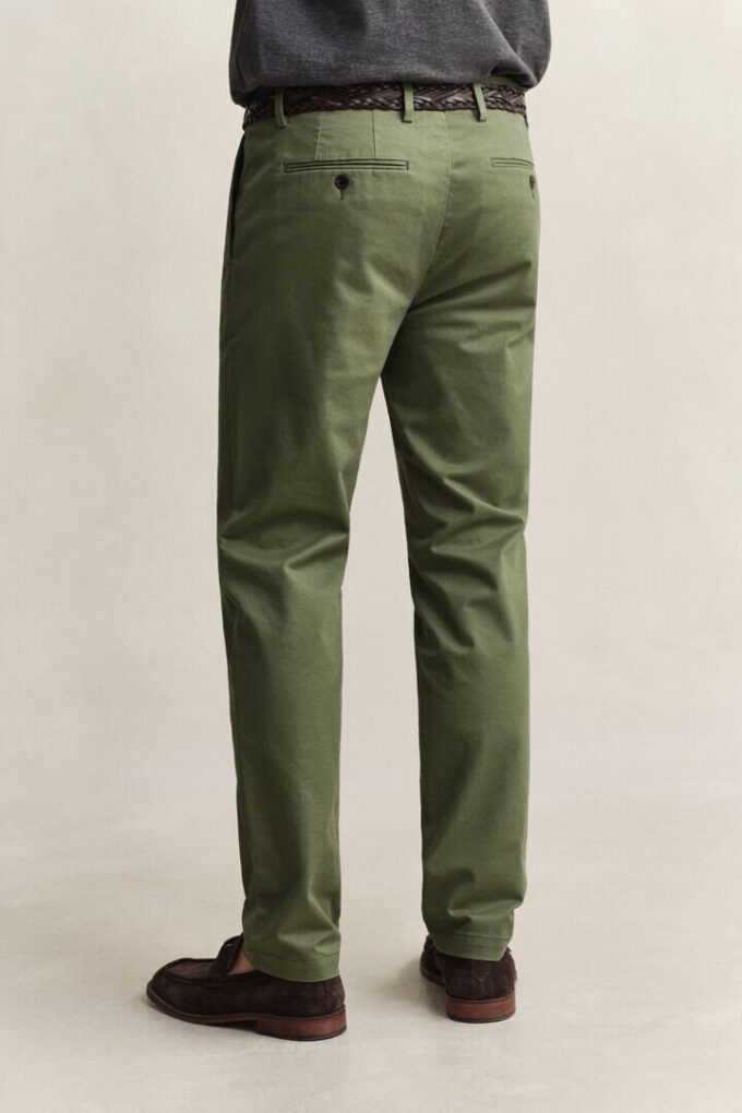 Calças chino elegantes de corte justo