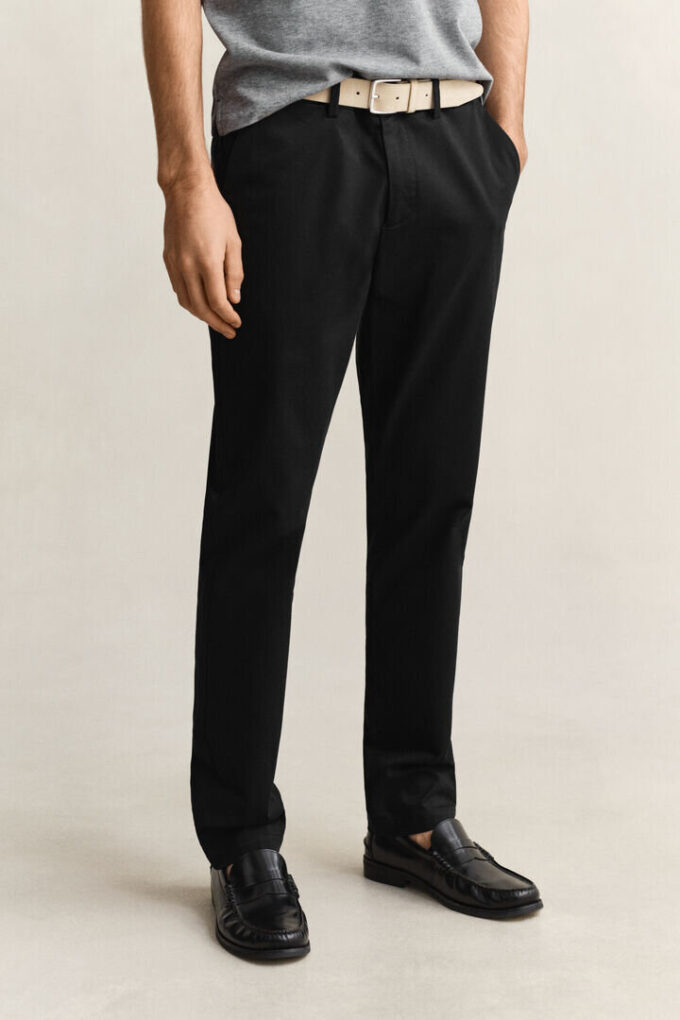 Calças chino elegantes de corte justo