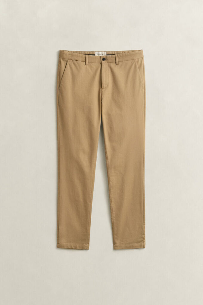 Calças chino elegantes de corte justo