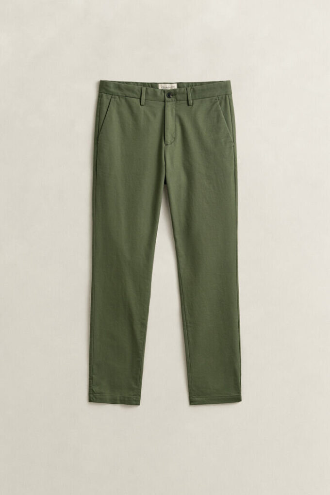 Calças chino elegantes de corte justo