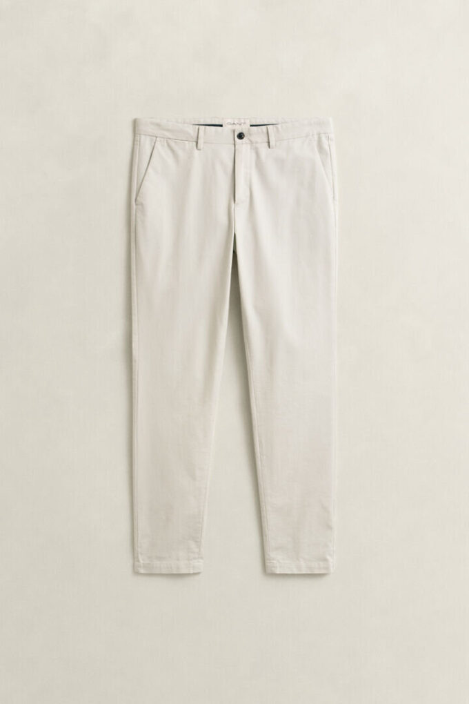 Calças chino elegantes de corte justo
