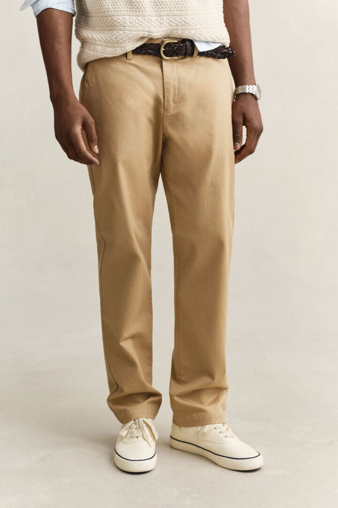 Calças chino elegantes de corte regular