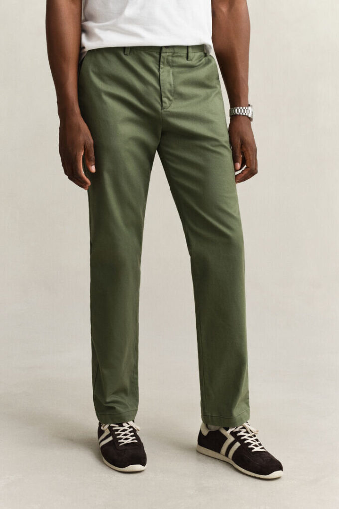 Calças chino elegantes de corte regular