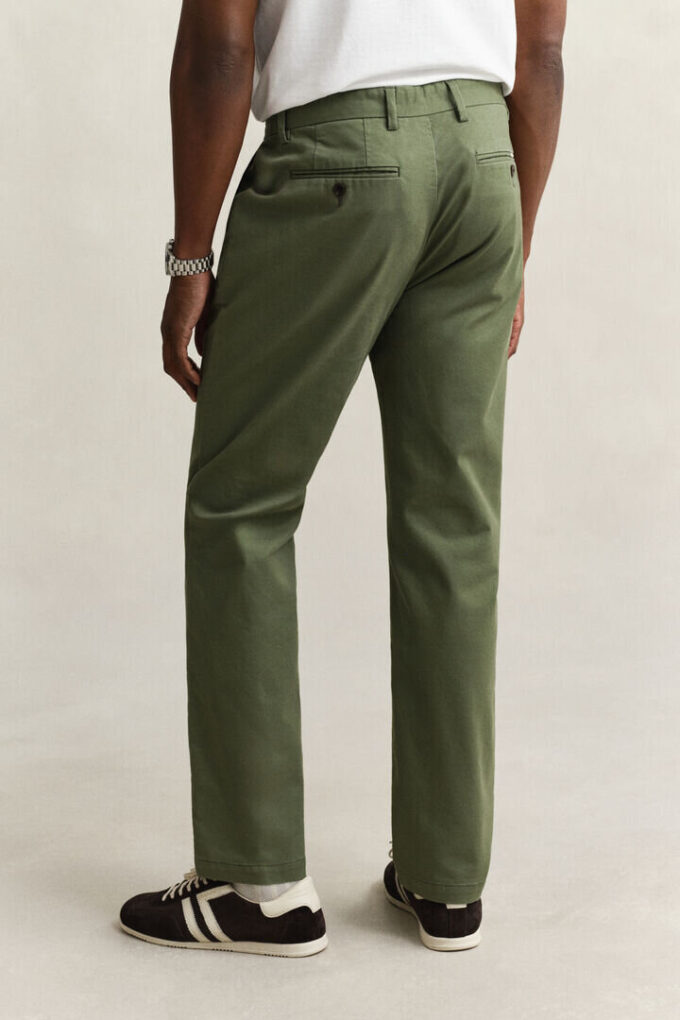 Calças chino elegantes de corte regular