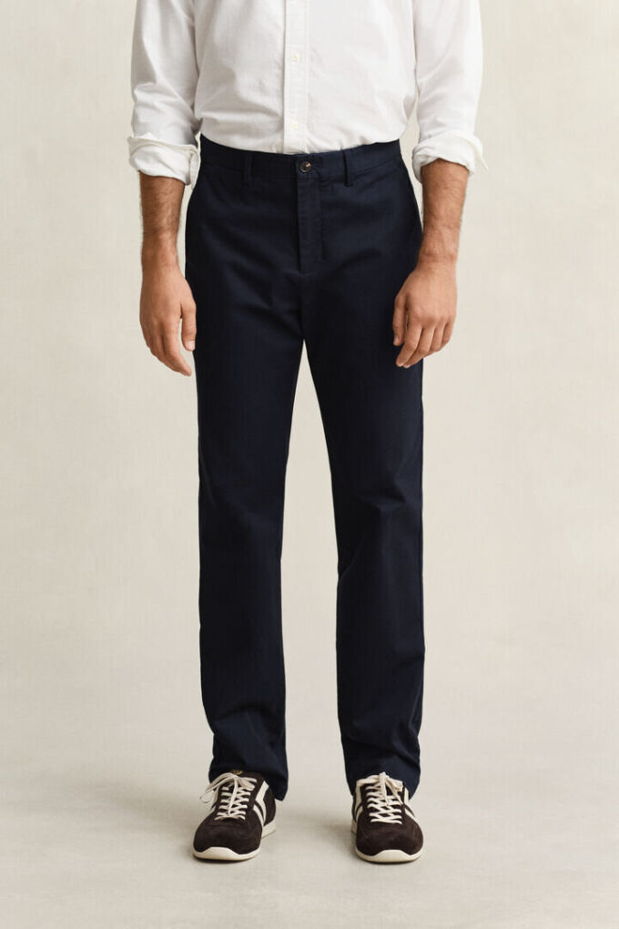 Calças chino elegantes de corte regular