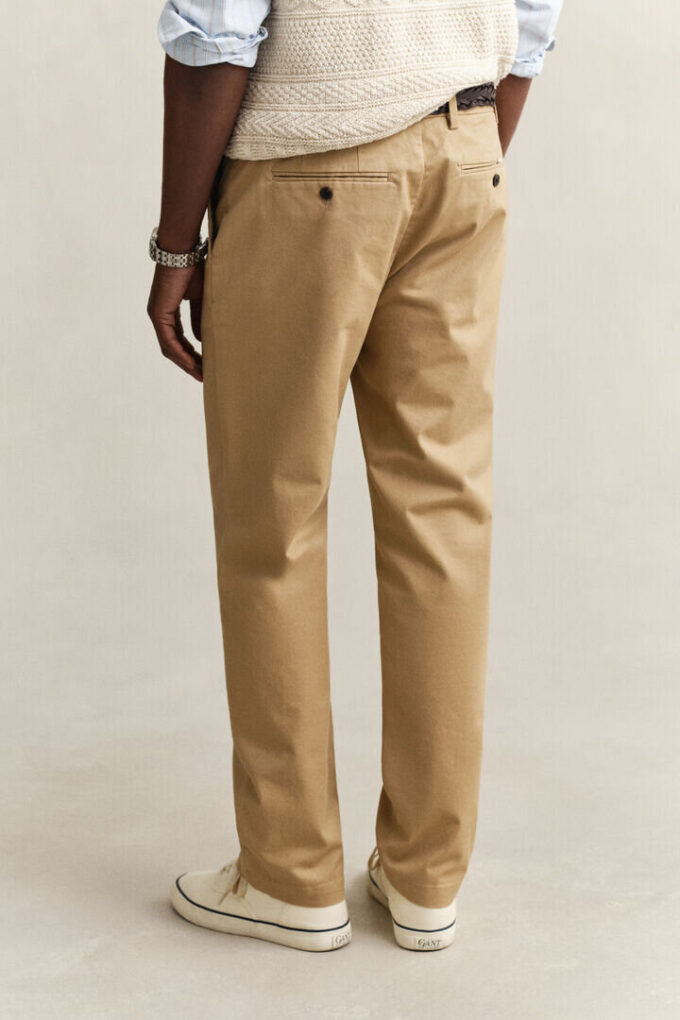 Calças chino elegantes de corte regular