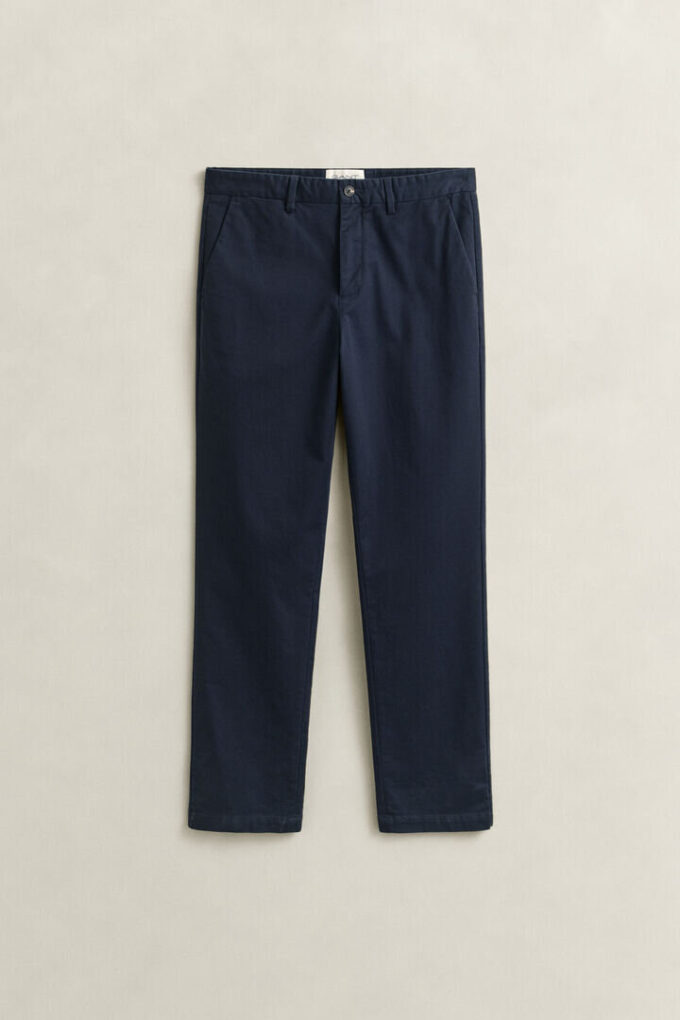 Calças chino elegantes de corte regular