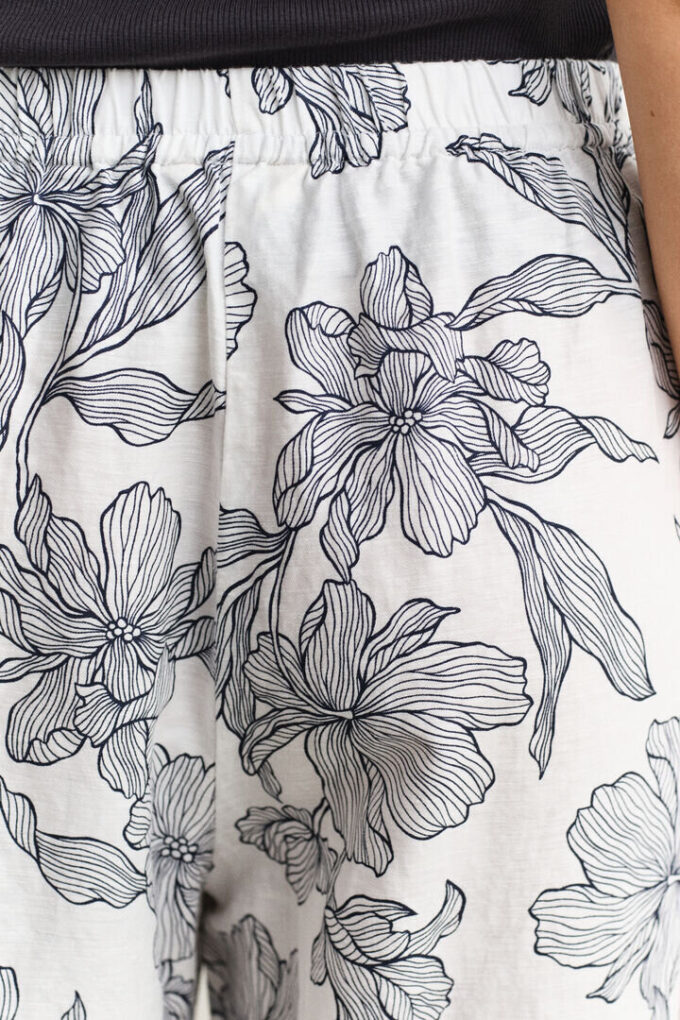 Calças de linho com padrão floral