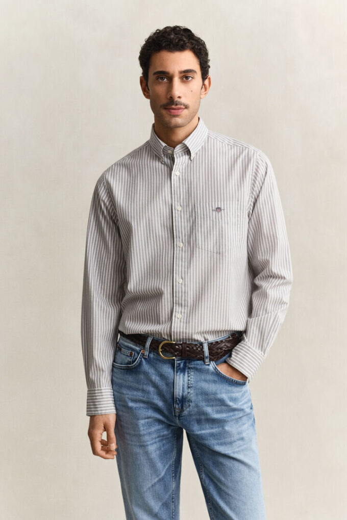 Camisa clássica de popelina às riscas