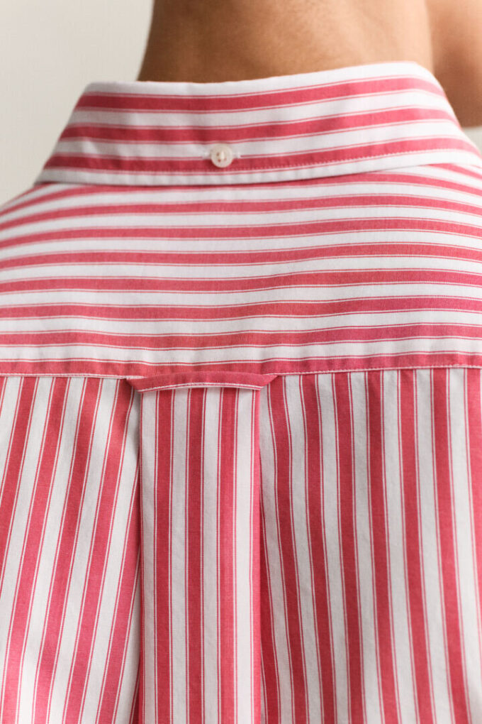Camisa clássica de popelina às riscas