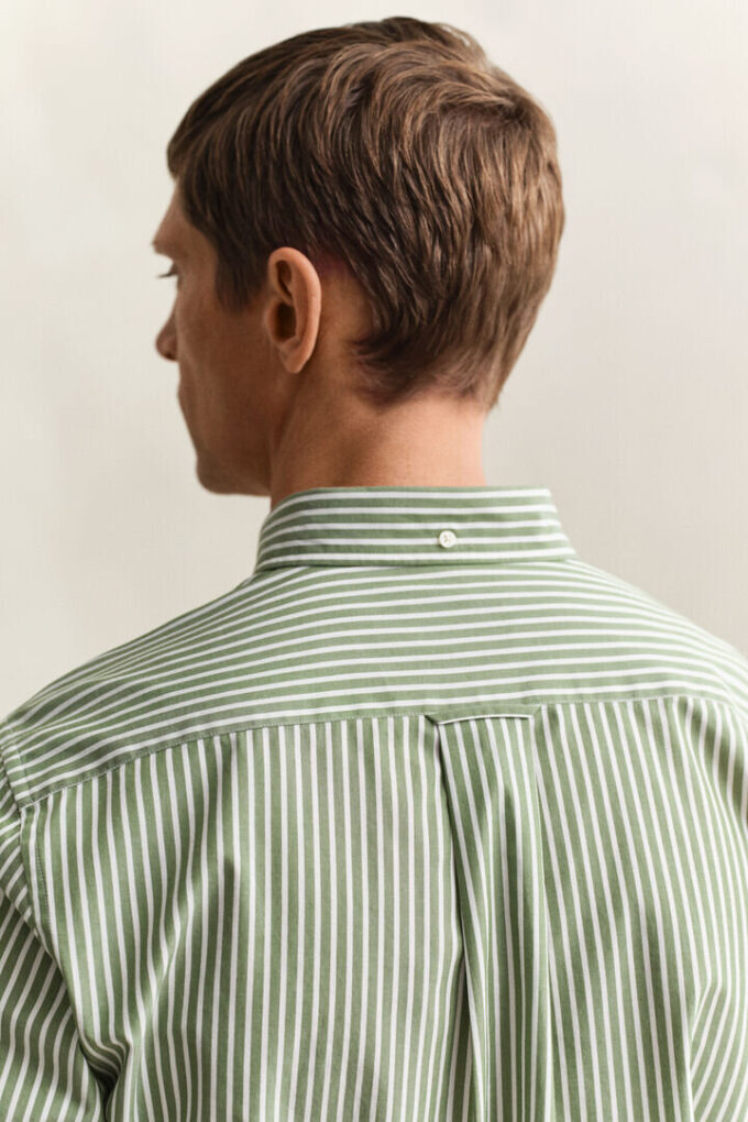 Camisa clássica de popelina às riscas