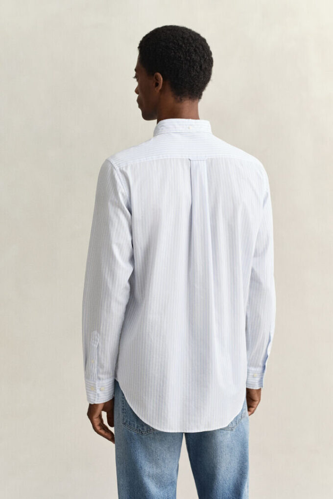 Camisa clássica de popelina às riscas