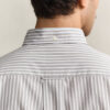 Camisa clássica de popelina às riscas