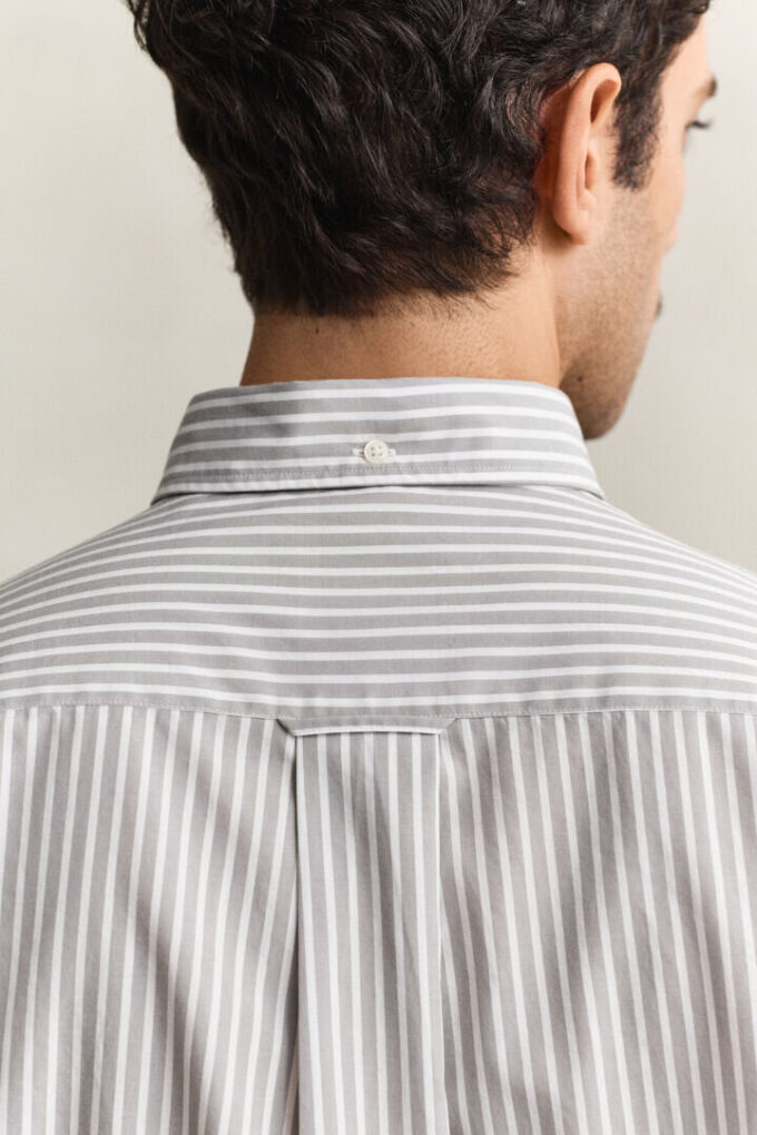 Camisa clássica de popelina às riscas