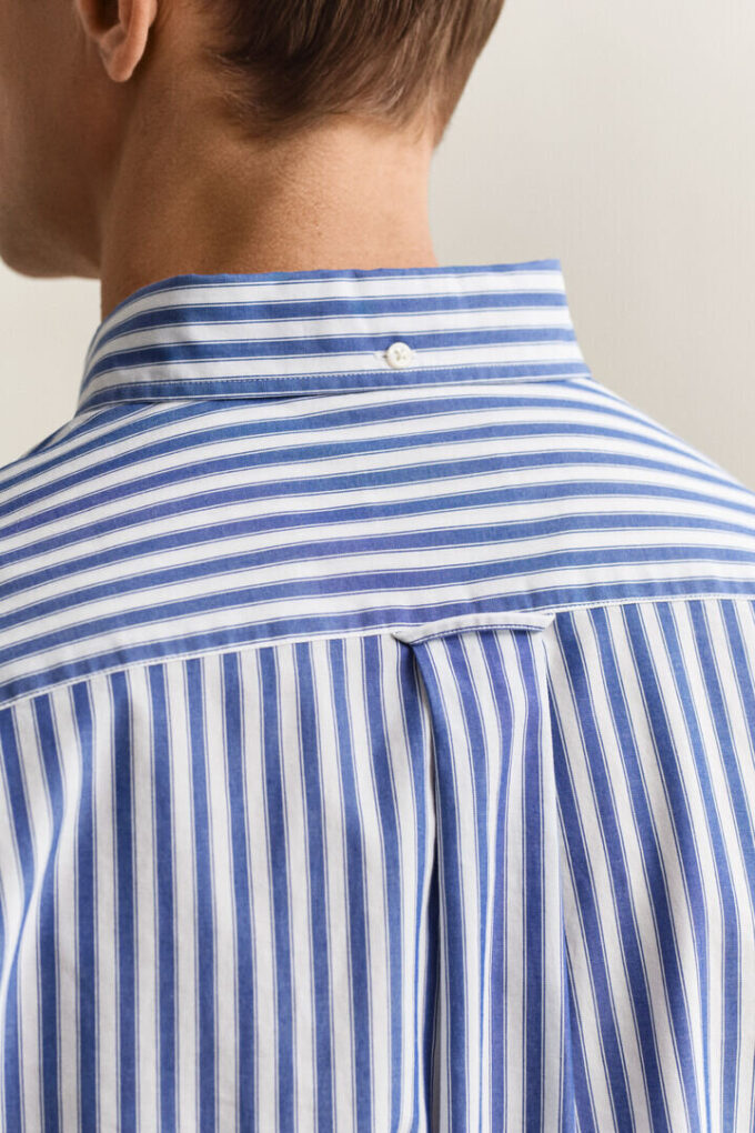 Camisa clássica de popelina às riscas