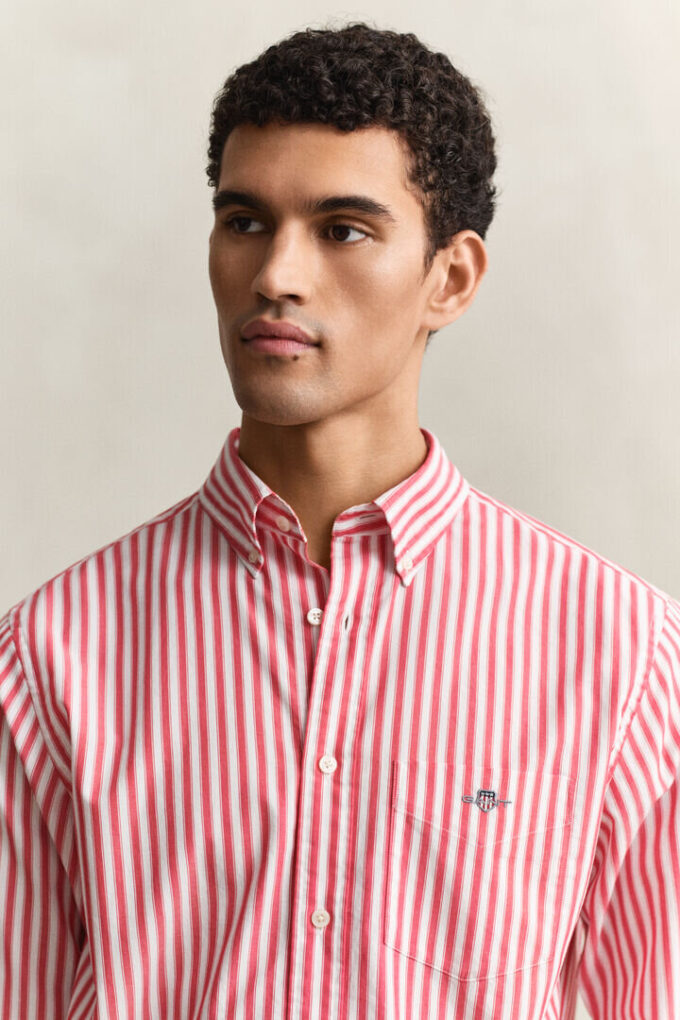 Camisa clássica de popelina às riscas