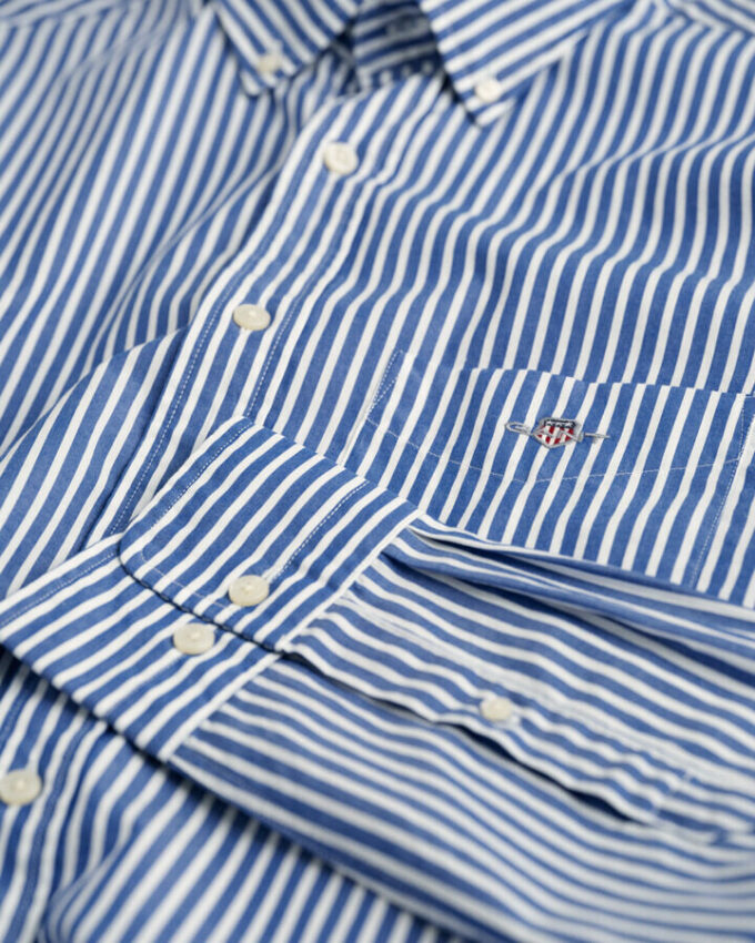 Camisa clássica de popelina às riscas