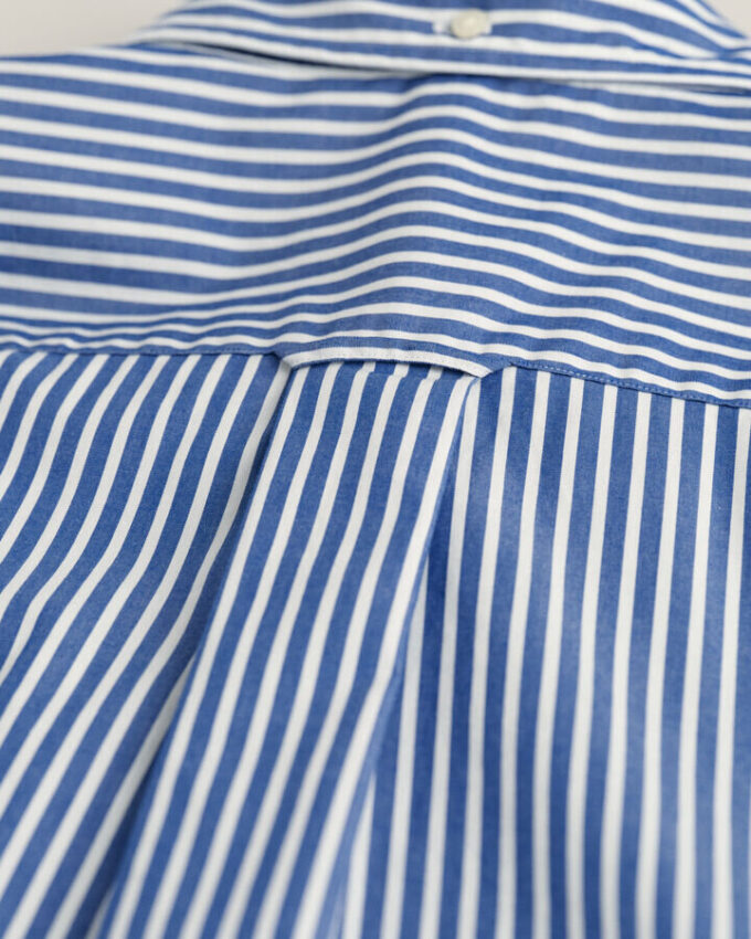 Camisa clássica de popelina às riscas