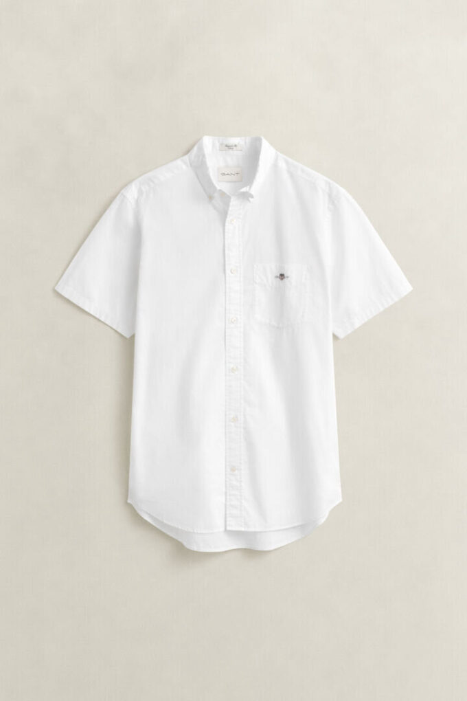 Camisa de calções clássica de manga curta em popelina