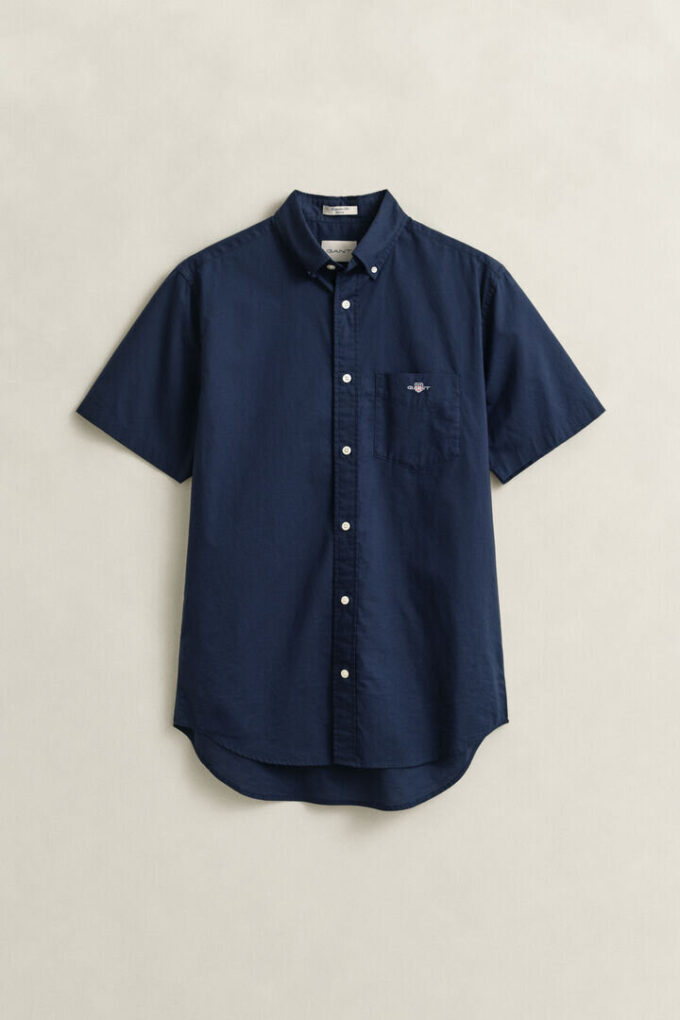 Camisa de calções clássica de manga curta em popelina