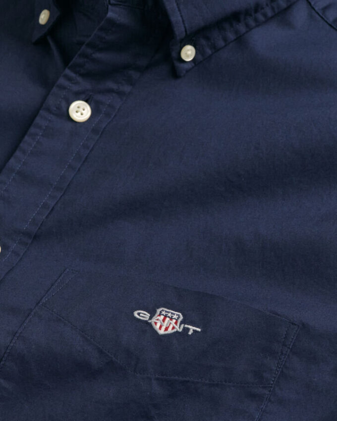 Camisa de calções clássica de manga curta em popelina
