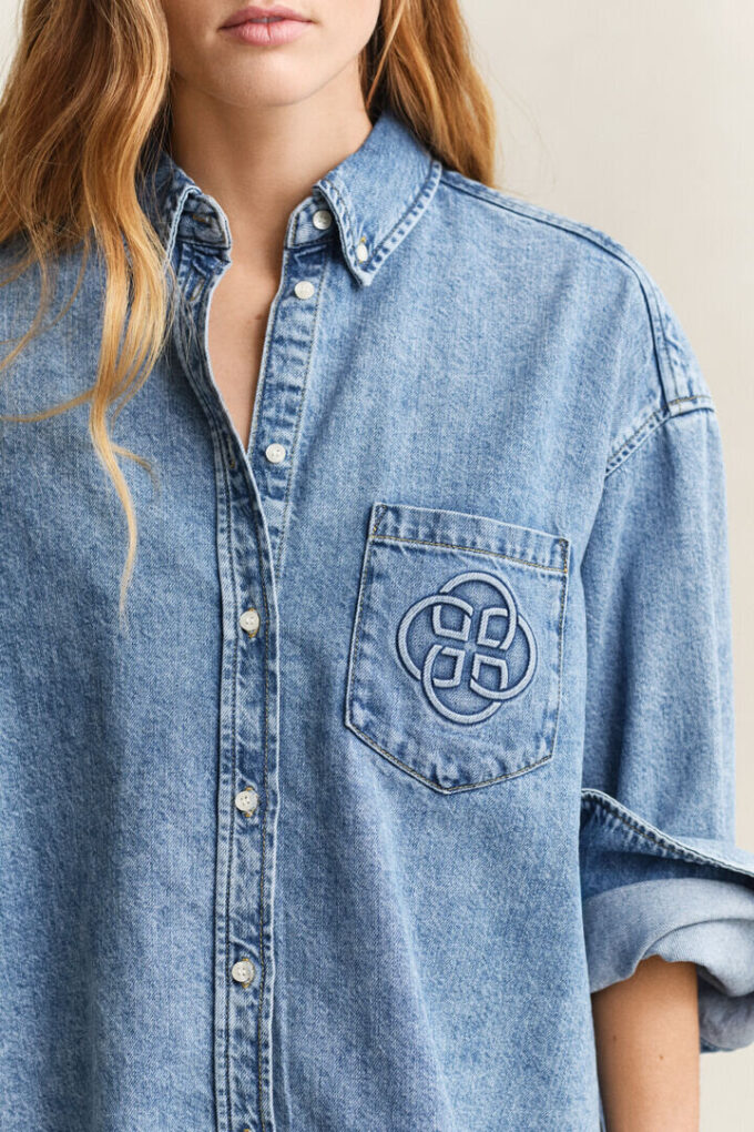 Camisa de ganga bordada