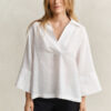 Camisa de linho com gola de encaixe