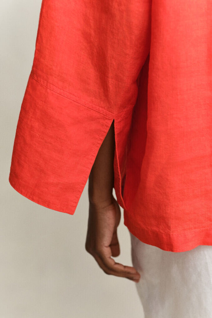 Camisa de linho com gola de encaixe