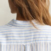 Camisa de linho às riscas com corte descontraído