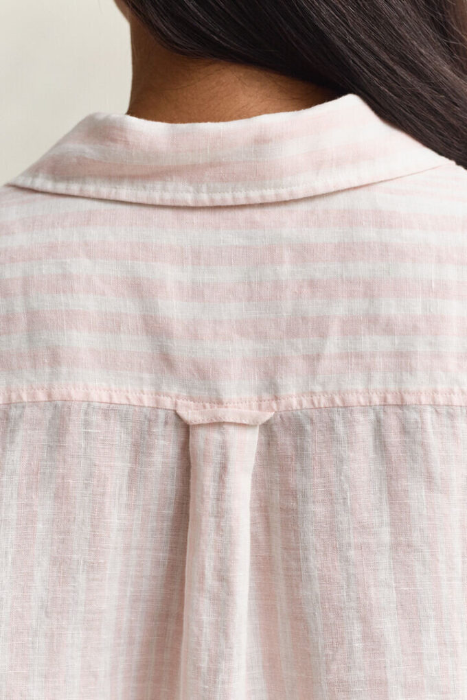Camisa de linho às riscas com corte descontraído
