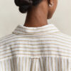 Camisa de linho às riscas com corte descontraído