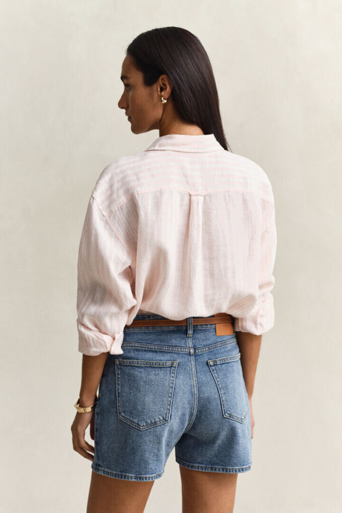 Camisa de linho às riscas com corte descontraído