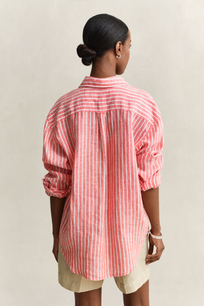 Camisa de linho às riscas com corte descontraído