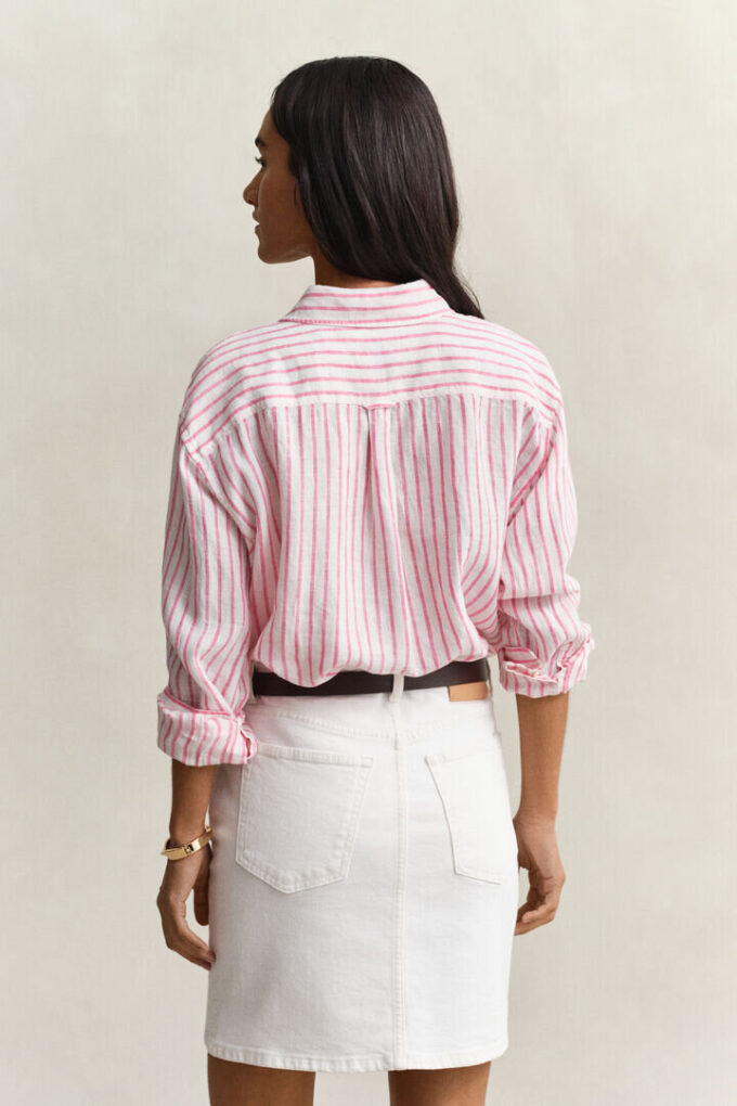 Camisa de linho às riscas com corte descontraído