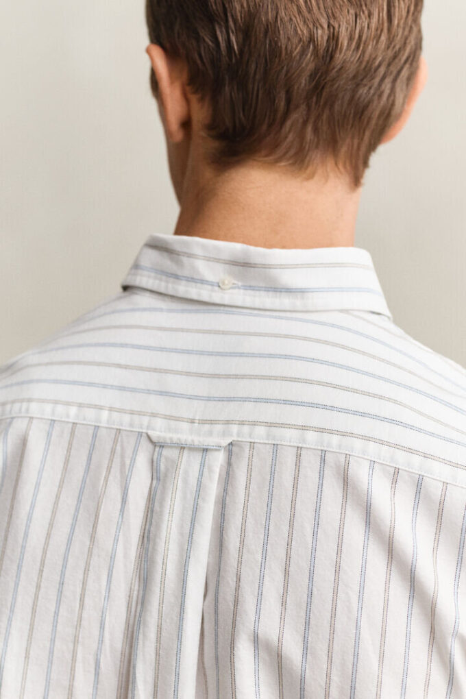 Camisa Oxford clássica às riscas