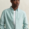Camisa Oxford clássica às riscas