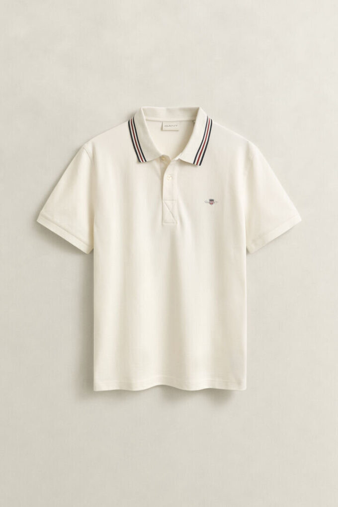Camisa polo com gola com detalhes