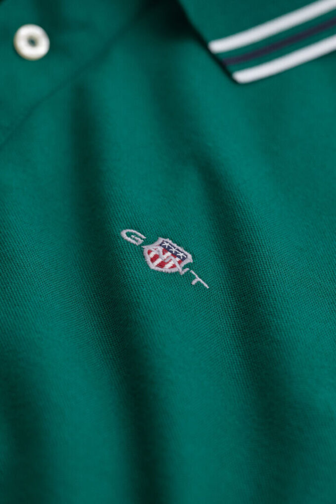 Camisa polo com gola com detalhes