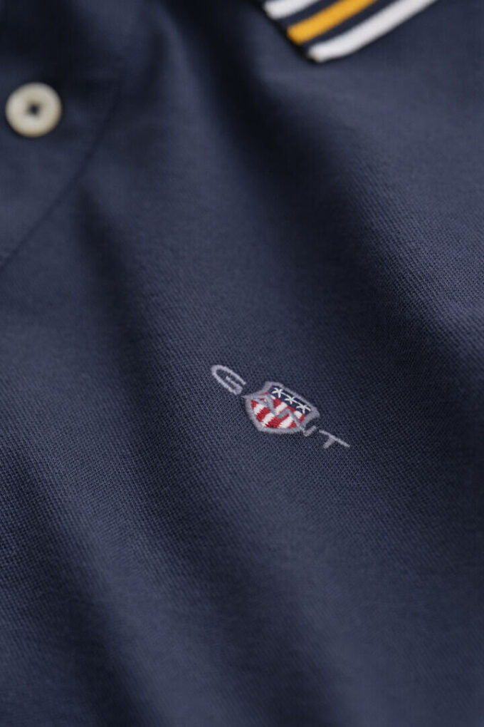 Camisa polo com gola com detalhes