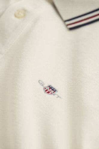 Camisa polo com gola com detalhes